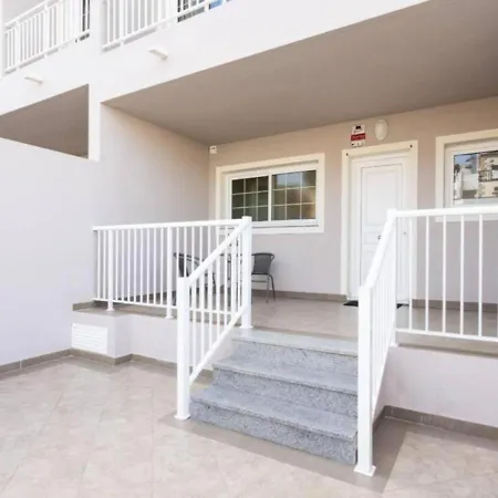 Townhouse With Pool And Sea View In Callao Salvaje