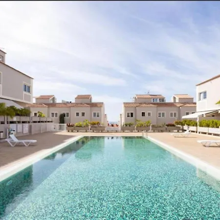 Townhouse With Pool And Sea View In Callao Salvaje