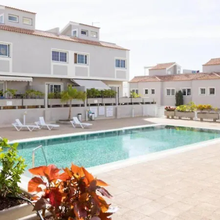 Townhouse With Pool And Sea View In